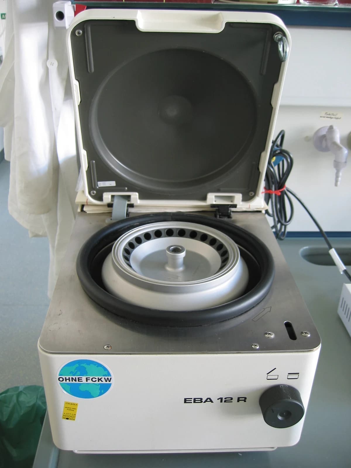 Bench centrifuge — reference view