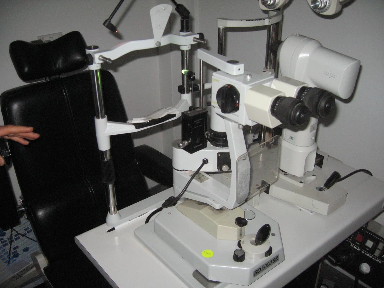 Applanation tonometer — reference view