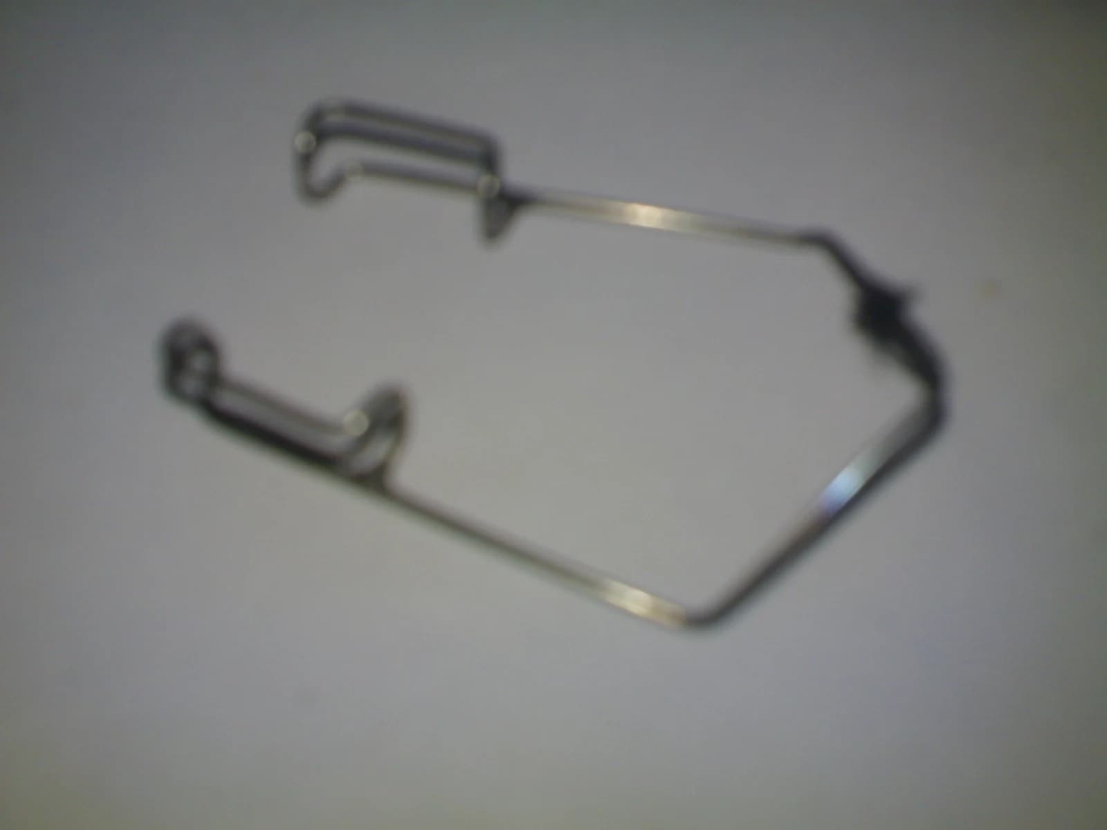 Wire lid speculum — reference view