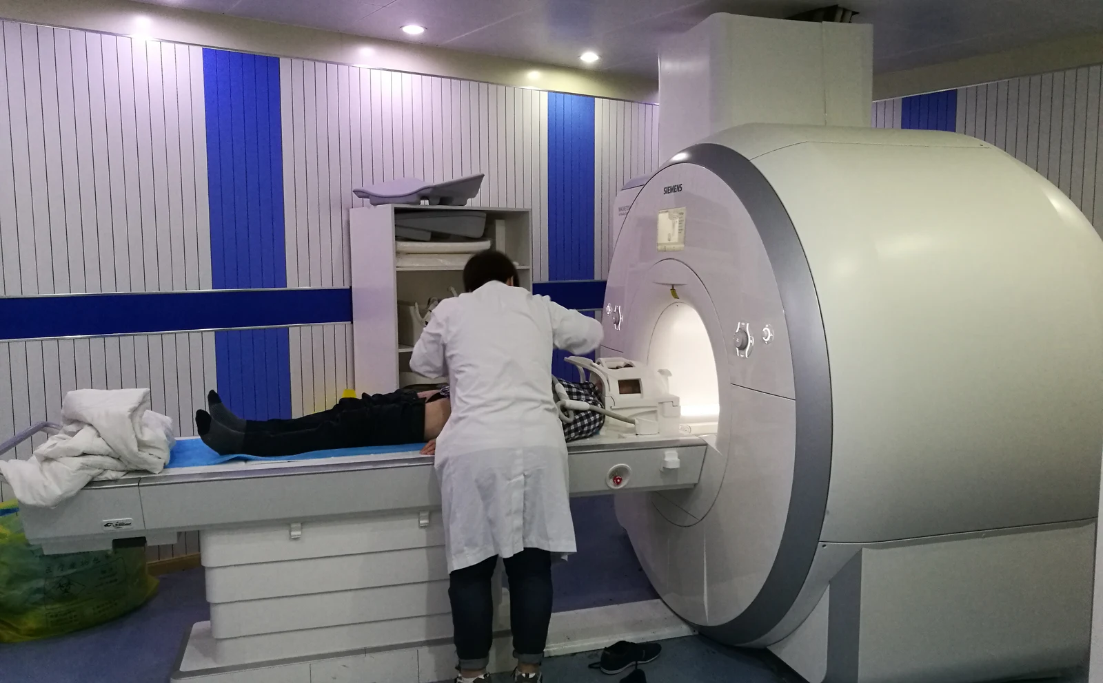 mri scanner — reference view