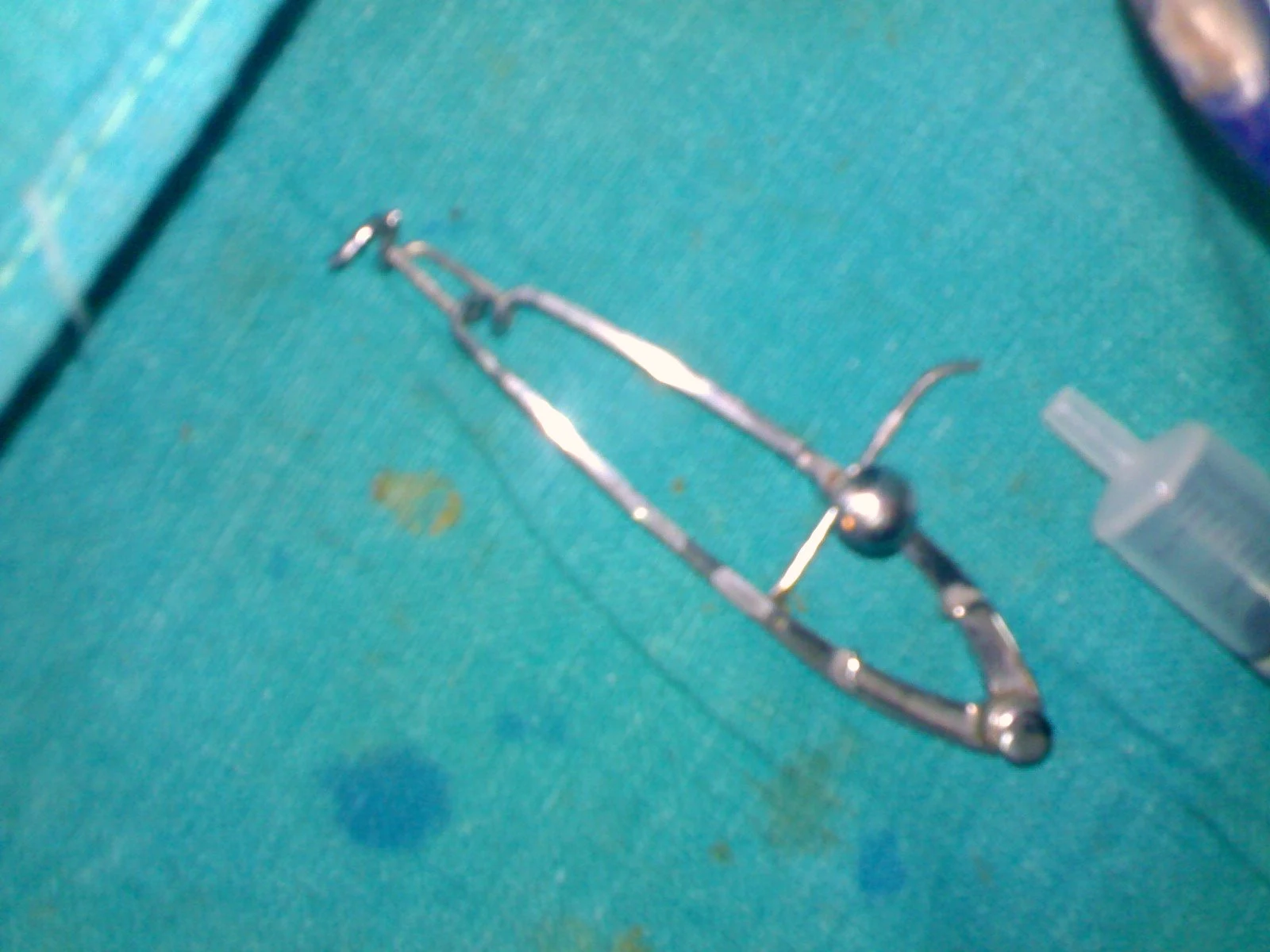 Universal eye speculum — reference view