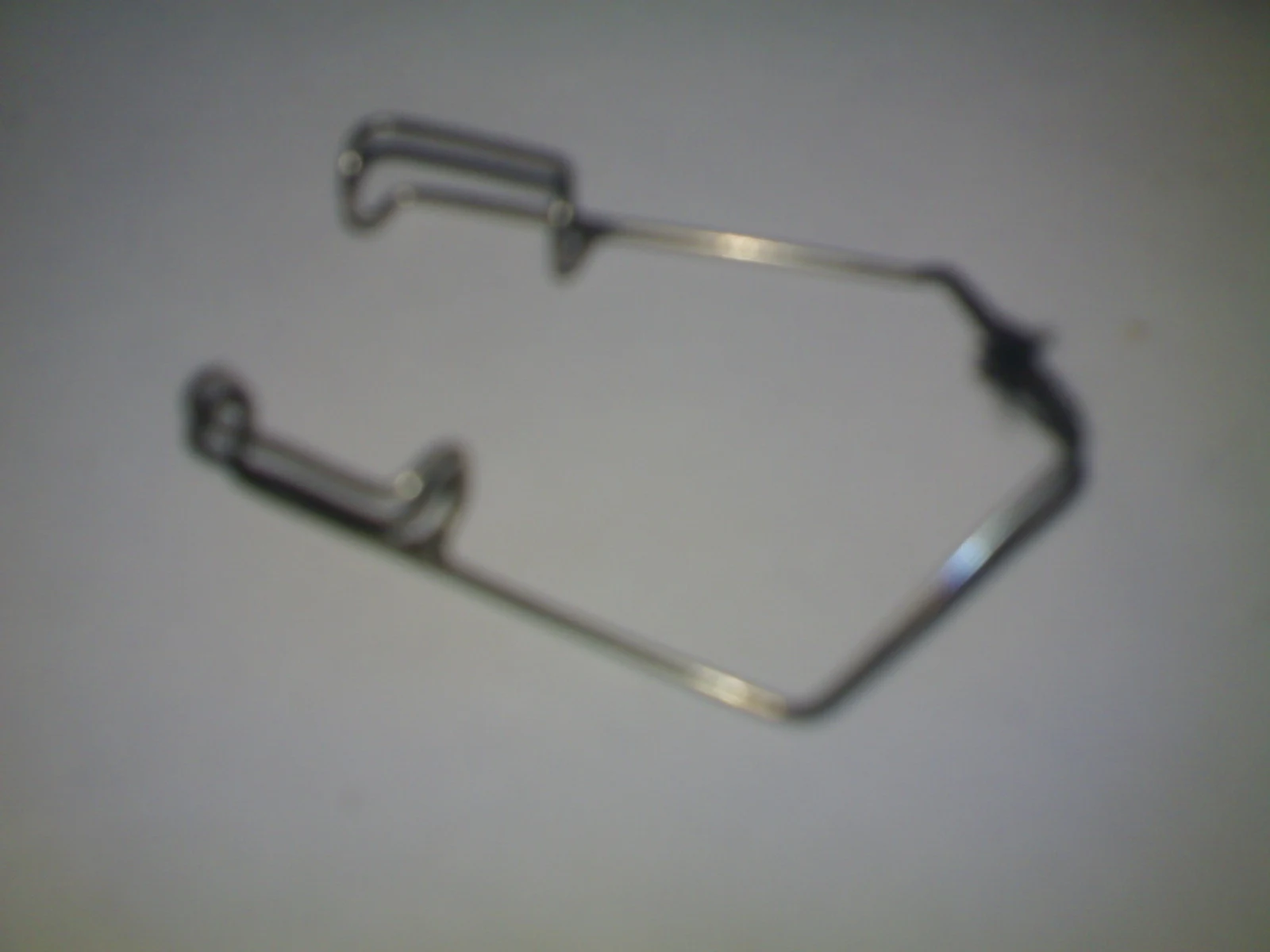 Wire lid speculum — reference view
