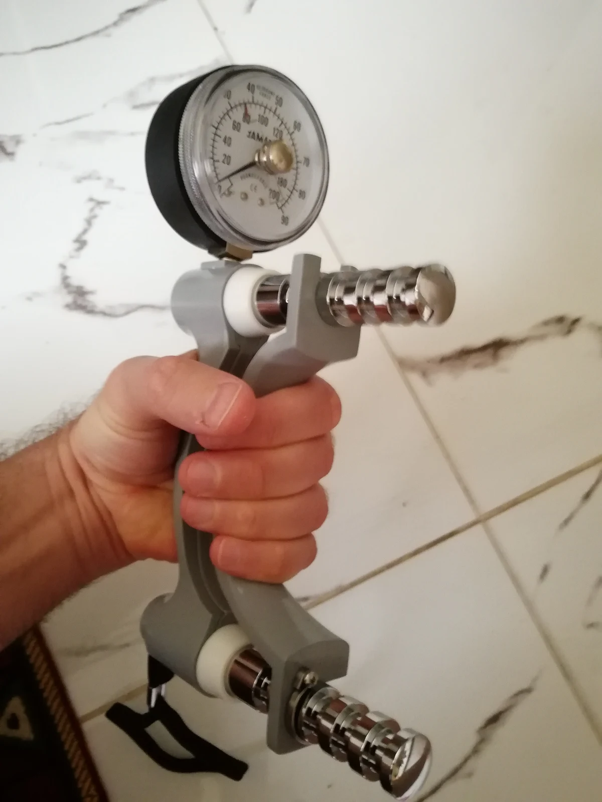 Handgrip dynamometer — reference view