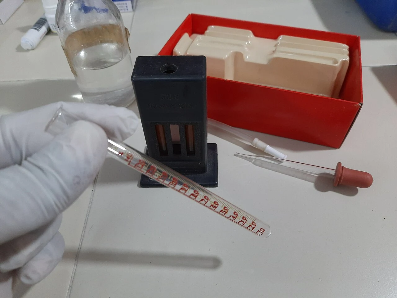 Sahli haemoglobinometer — reference view